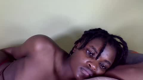 Snapshot of pretty_miya chatting on 12/19/24, 02:23 pretty_miya online show from 12/19/24, 02:23