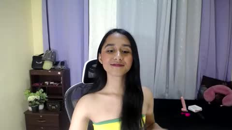 Snapshot of pretty_morenaxx chatting on 03/11/25, 01:48 Marimar online show from 03/11/25, 01:48