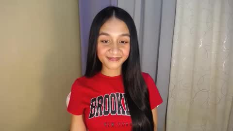 Snapshot of pretty_morenaxx chatting on 11/18/25, 05:12 Marimar online show from 11/18/25, 05:12