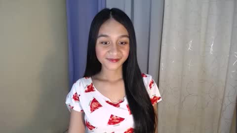 Snapshot of pretty_morenaxx chatting on 11/21/25, 06:01 Marimar online show from 11/21/25, 06:01