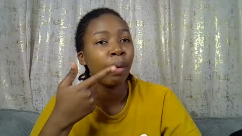 pretty_petite24 online show from 08/03/26, 09:37