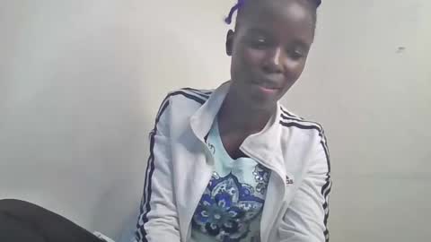Snapshot of pretty_petite_ebony chatting on 12/06/24, 03:00 pretty_petite_ebony online show from 12/06/24, 03:00