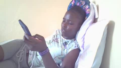 Snapshot of pretty_petite_ebony chatting on 01/28/25, 07:11 pretty_petite_ebony online show from 01/28/25, 07:11