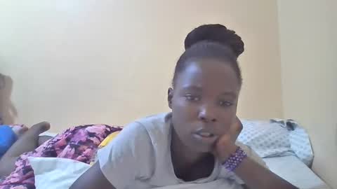 Snapshot of pretty_petite_ebony chatting on 02/17/25, 04:15 pretty_petite_ebony online show from 02/17/25, 04:15