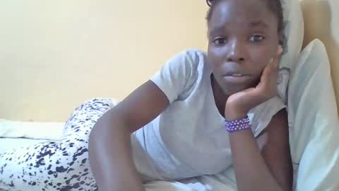Snapshot of pretty_petite_ebony chatting on 02/26/25, 01:43 pretty_petite_ebony online show from 02/26/25, 01:43