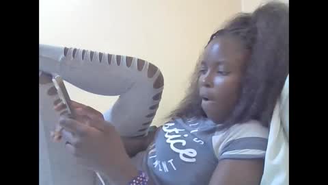 Snapshot of pretty_petite_ebony chatting on 03/10/25, 07:50 pretty_petite_ebony online show from 03/10/25, 07:50