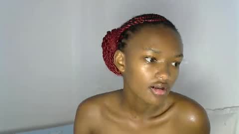 Snapshot of pretty_queennie chatting on 12/19/25, 10:11 Pretty doll online show from 12/19/25, 10:11