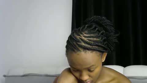 Snapshot of pretty_queennie chatting on 06/11/26, 02:53 Pretty doll online show from 06/11/26, 02:53
