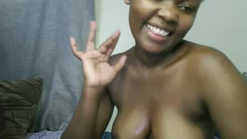 pretty_shanz online show from 10/17/25, 05:21