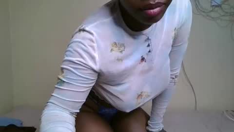 pretty_shila online show from 10/23/25, 06:17