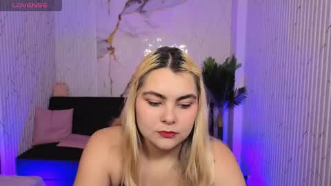 pretty_tay online show from 04/15/26, 11:50