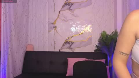 pretty_tay online show from 04/21/26, 11:38