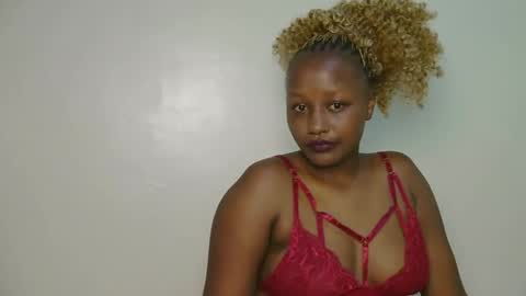 Snapshot of pretty_tinna chatting on 11/04/25, 12:04 Tina online show from 11/04/25, 12:04