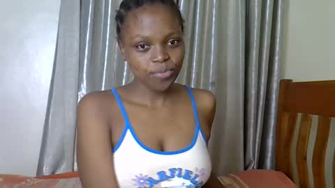 Snapshot of prettybabe02 chatting on 10/02/25, 11:34 SaraCattra online show from 10/02/25, 11:34