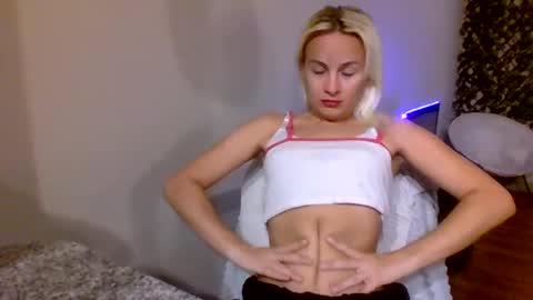 Snapshot of prettybabypetite chatting on 12/21/25, 08:27 Missy Jack online show from 12/21/25, 08:27