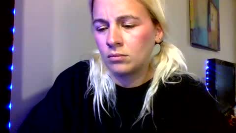 Snapshot of prettybabypetite chatting on 06/18/26, 06:01 Missy Jack online show from 06/18/26, 06:01