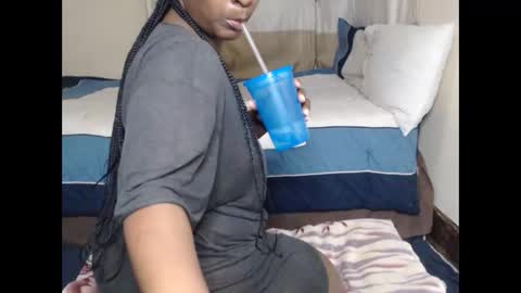 Snapshot of prettyblack25 chatting on 10/16/25, 02:01 Cindy online show from 10/16/25, 02:01