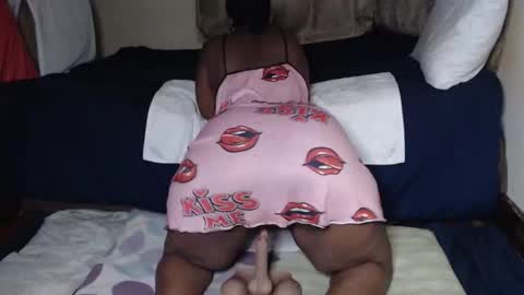 Snapshot of prettyblack25 chatting on 05/15/26, 01:34 Cindy online show from 05/15/26, 01:34