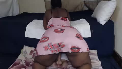 Snapshot of prettyblack25 chatting on 05/17/26, 12:52 Cindy online show from 05/17/26, 12:52