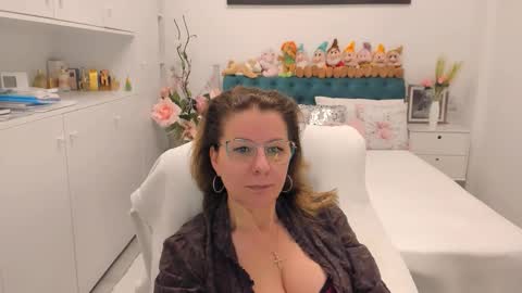 Snapshot of prettyblackeyes chatting on 02/11/26, 07:02 wilma online show from 02/11/26, 07:02