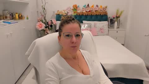 Snapshot of prettyblackeyes chatting on 02/12/26, 07:03 wilma online show from 02/12/26, 07:03