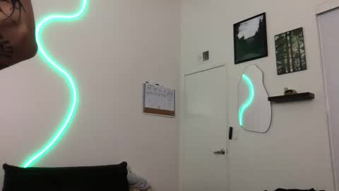 pretty boy online show from 11/10/25, 06:34