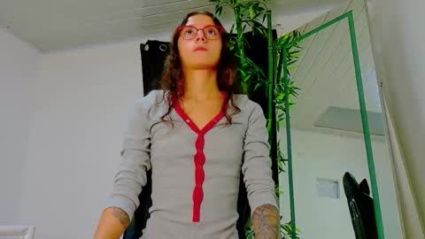 Snapshot of prettybunnies08 chatting on 11/14/25, 12:20 Enzo Denis online show from 11/14/25, 12:20