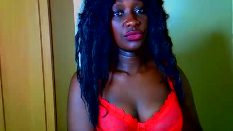Snapshot of prettycandy0 chatting on 06/08/26, 12:25 prettycandy0 online show from 06/08/26, 12:25