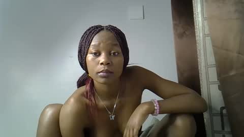 Snapshot of prettycoco_ chatting on 05/19/26, 02:45 coco online show from 05/19/26, 02:45