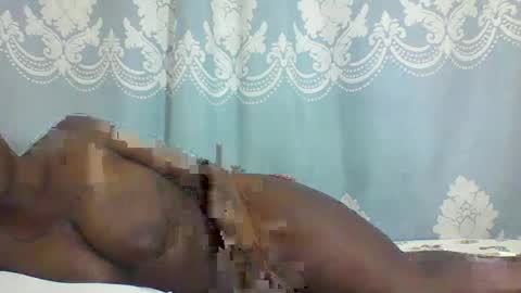 Snapshot of prettydarkskin002 chatting on 02/12/25, 01:09 SHANIA online show from 02/12/25, 01:09