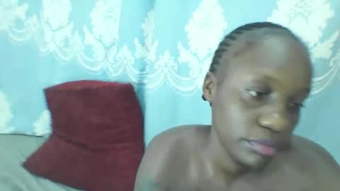 Snapshot of prettydarkskin002 chatting on 02/18/25, 07:19 SHANIA online show from 02/18/25, 07:19