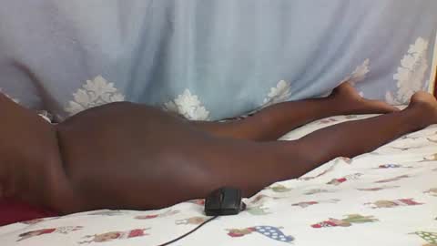 Snapshot of prettydarkskin002 chatting on 02/23/25, 11:33 SHANIA online show from 02/23/25, 11:33