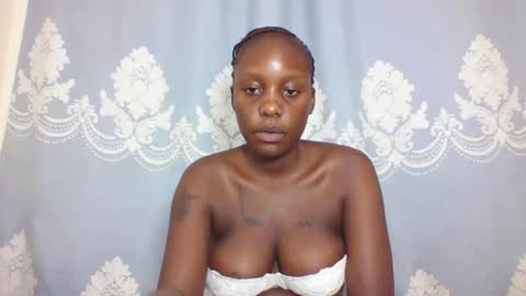 Snapshot of prettydarkskin002 chatting on 03/12/25, 12:20 SHANIA online show from 03/12/25, 12:20