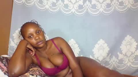 Snapshot of prettydarkskin002 chatting on 09/10/25, 07:47 SHANIA online show from 09/10/25, 07:47