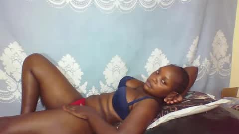 Snapshot of prettydarkskin002 chatting on 09/12/25, 10:15 SHANIA online show from 09/12/25, 10:15