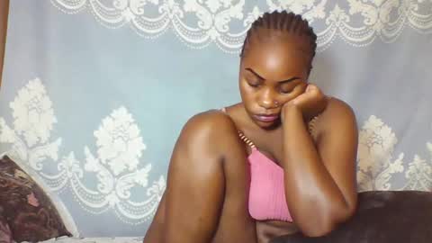 Snapshot of prettydarkskin002 chatting on 09/18/25, 08:16 SHANIA online show from 09/18/25, 08:16