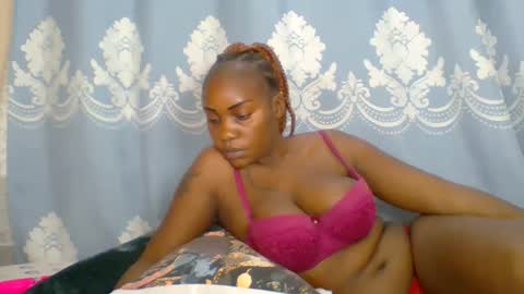 Snapshot of prettydarkskin002 chatting on 09/28/25, 10:04 SHANIA online show from 09/28/25, 10:04