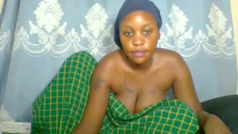Snapshot of prettydarkskin002 chatting on 10/06/25, 08:01 SHANIA online show from 10/06/25, 08:01