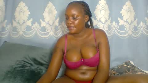 Snapshot of prettydarkskin002 chatting on 12/23/25, 08:45 SHANIA online show from 12/23/25, 08:45