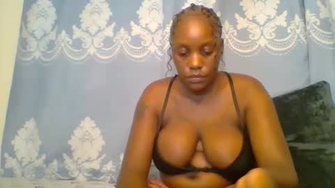 Snapshot of prettydarkskin002 chatting on 01/06/26, 07:39 SHANIA online show from 01/06/26, 07:39