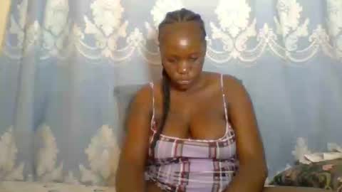 Snapshot of prettydarkskin002 chatting on 02/05/26, 07:35 SHANIA online show from 02/05/26, 07:35