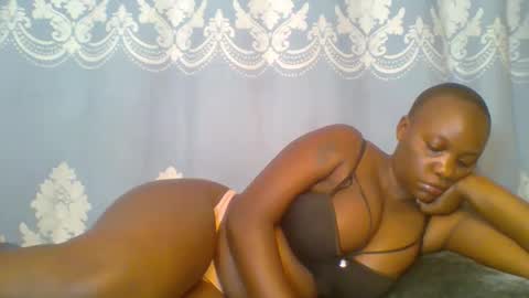 Snapshot of prettydarkskin002 chatting on 04/24/26, 08:17 SHANIA online show from 04/24/26, 08:17