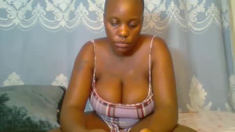 Snapshot of prettydarkskin002 chatting on 04/26/26, 06:27 SHANIA online show from 04/26/26, 06:27