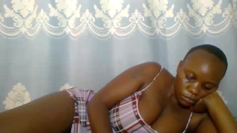 Snapshot of prettydarkskin002 chatting on 05/04/26, 09:38 SHANIA online show from 05/04/26, 09:38