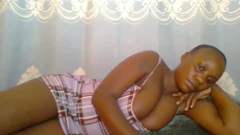 Snapshot of prettydarkskin002 chatting on 05/05/26, 05:04 SHANIA online show from 05/05/26, 05:04