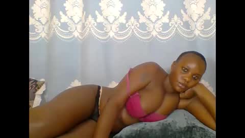 Snapshot of prettydarkskin002 chatting on 05/16/26, 10:47 SHANIA online show from 05/16/26, 10:47