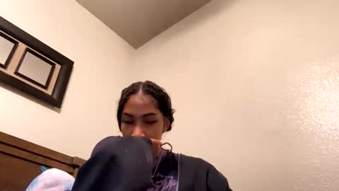 prettyfacefemale online show from 10/15/25, 10:54