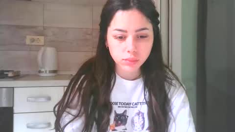 Snapshot of prettyjulliette chatting on 05/17/26, 01:07 prettyjulliette online show from 05/17/26, 01:07