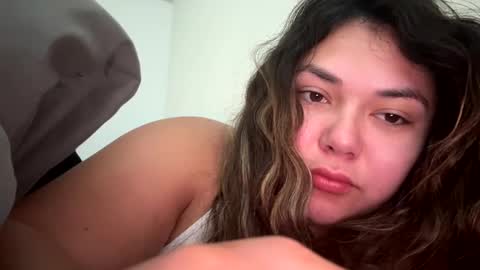 Snapshot of prettylatinamomma01 chatting on 10/15/25, 01:44 prettylatinamomma01 online show from 10/15/25, 01:44