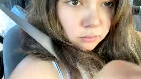Snapshot of prettylatinamomma01 chatting on 10/17/25, 06:21 prettylatinamomma01 online show from 10/17/25, 06:21